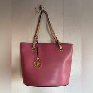 Pretty PINK Michael Kors purse 👛